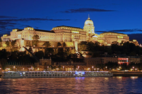 BUDAPEST, MERCATINI DI NATALE E TERME GELLERT